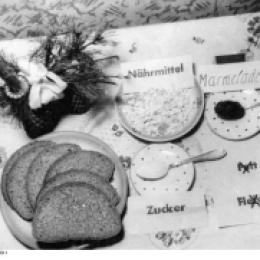 Daily ration for 1 person in the British Zone, Germany, 1948. Bundesarchiv, Bild 183-H28811 / CC-BY-SA 3.0
